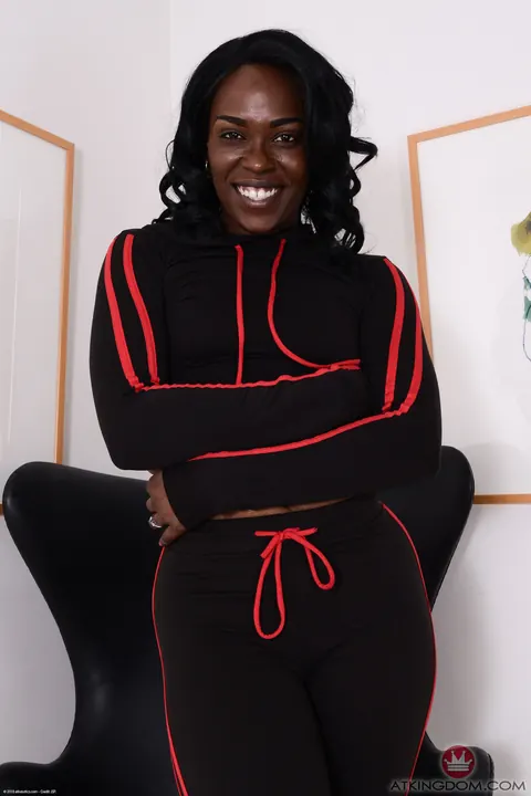 Bella Dahl: Thick Ebony Babe Spreads Her Hairy Pussy and Ass – photo 2 of 20