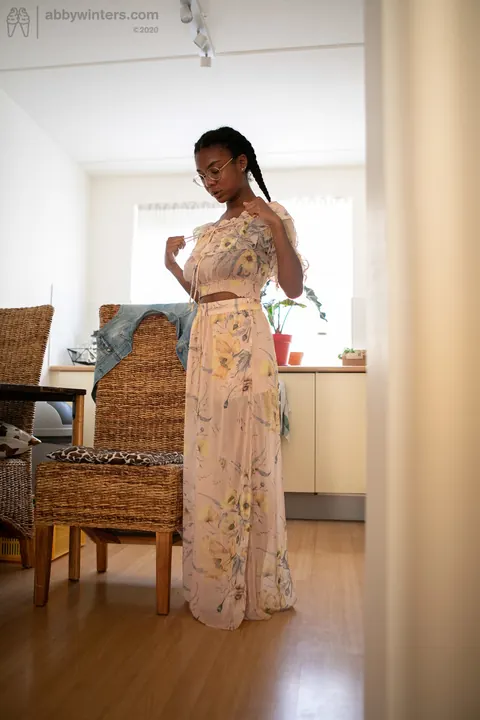 Ebony Australian in Glasses Strips Out of Her Dress – photo 20 of 20