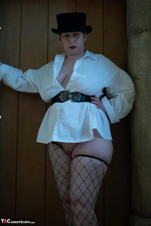 Posh Sophia: Blonde BBW in Stockings Frees Her Giant Boobs and Spreads – photo 5 of 16
