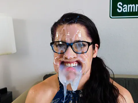 Sammi Starfish: Brunette MILF with Glasses Poses in Close-Up – photo 6 of 15
