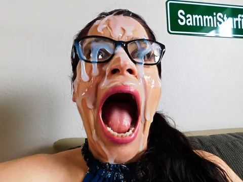 Sammi Starfish: Brunette MILF with Glasses Poses in Close-Up – photo 15 of 15