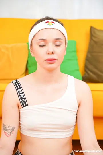 Brunette PAWG Takes Anal and Eats Cum in Yoga Pants