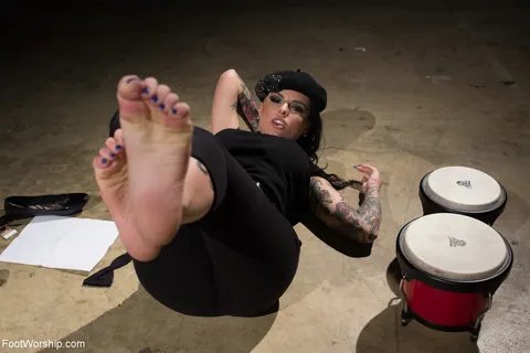 Christy Mack: Busty Tattooed Brunette in Glasses Dominates with Feet – photo 11 of 20