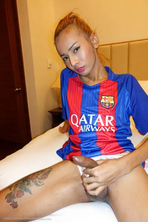 Slim Thai Trans Woman Takes Anal and Handjob Until He Cums – photo 4 of 17