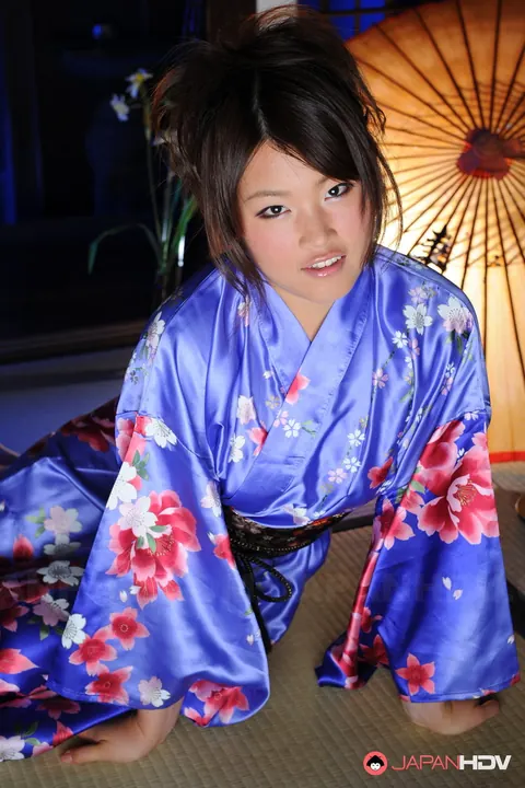 Japanese Brunette Lets Her Kimono Robe Slip Off Her Shoulders – photo 4 of 15