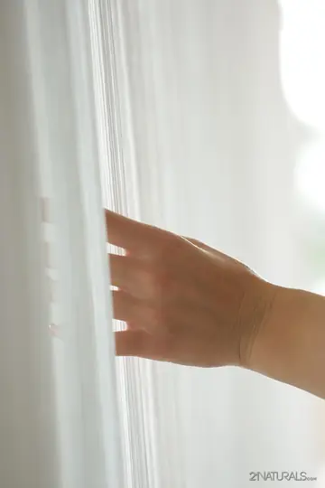 Susan Ayn – Tall Brunette with Small Natural Tits Fingers Her Pussy