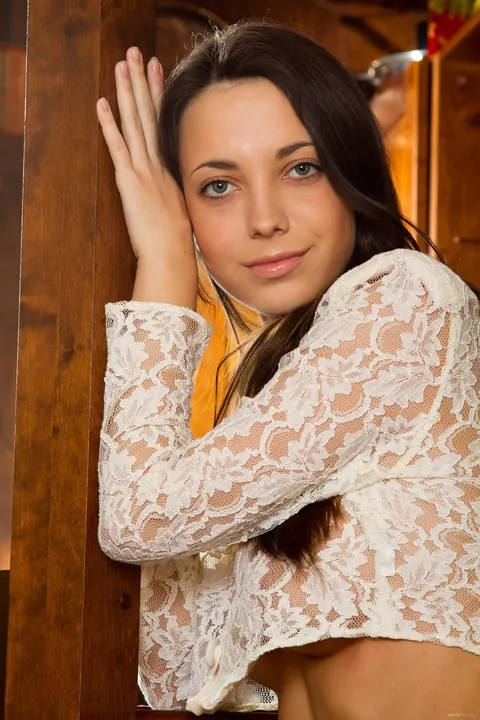 Mature Woman Poses Nude Showing Her Body – photo 1 of 21