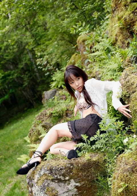 Yua Aida: Japanese MILF in Lingerie Shows Her Big Natural Tits Outdoors – photo 7 of 16