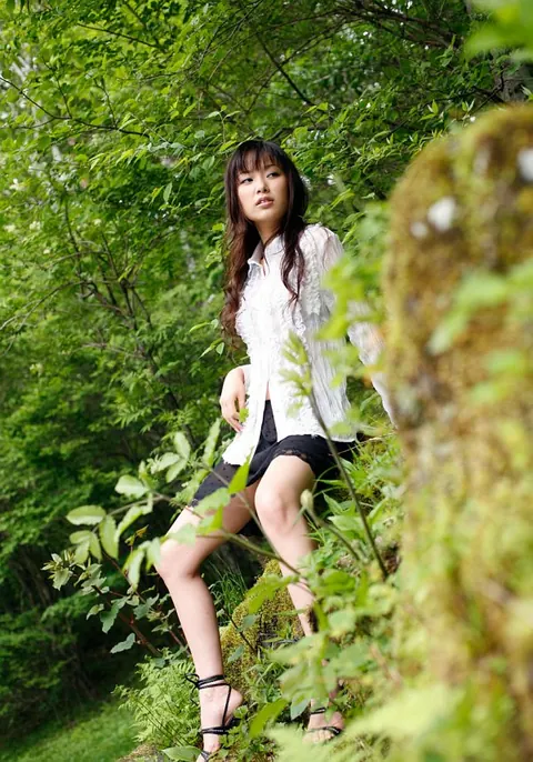 Yua Aida: Japanese MILF in Lingerie Shows Her Big Natural Tits Outdoors – photo 3 of 16