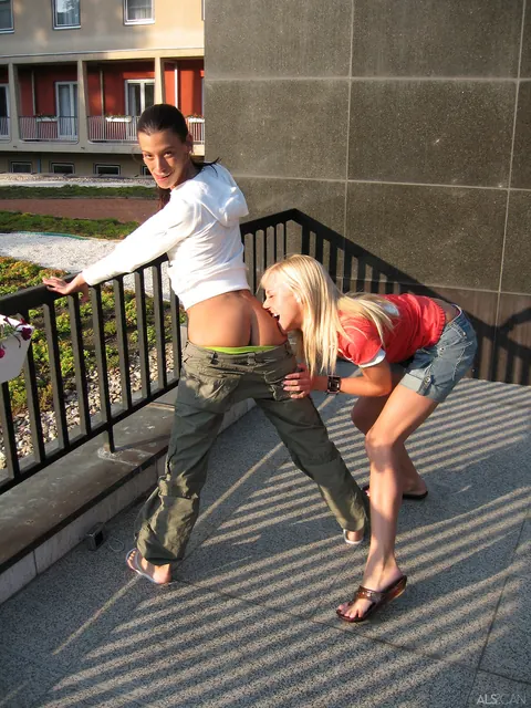 Amy Lee: Petite Canadian Blonde and Brunette Kiss and Spread Outdoors – photo 18 of 21