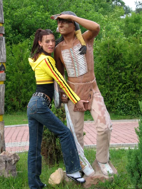 Amy Lee: Petite Canadian Blonde and Brunette Kiss and Spread Outdoors – photo 11 of 21