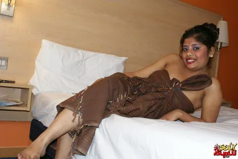 Indian BBW Poses Nude on a Hotel Bed – photo 3 of 15