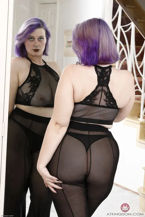 Nyx Night: Chubby Blonde in Pantyhose Spreads Her Hairy Pussy – photo 2 of 21