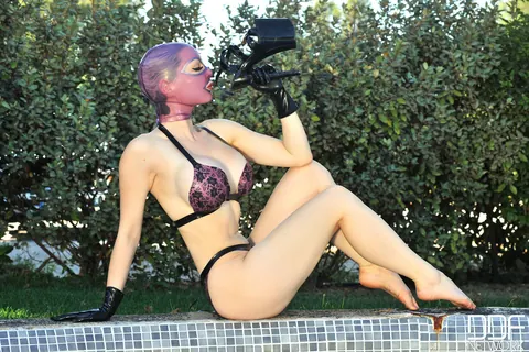 Latex Lucy: Tall Blonde MILF in a Bikini Shows Off Her Feet in Bondage – photo 5 of 21
