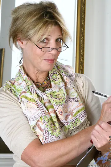 Mature PAWG in Glasses Strips Out of Her Skirt and Spreads Her Pussy