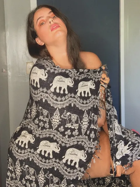 Jordyn khaled: Curvy Arab MILF Flashes Her Natural Tits and Big Ass in a Thong – photo 15 of 15