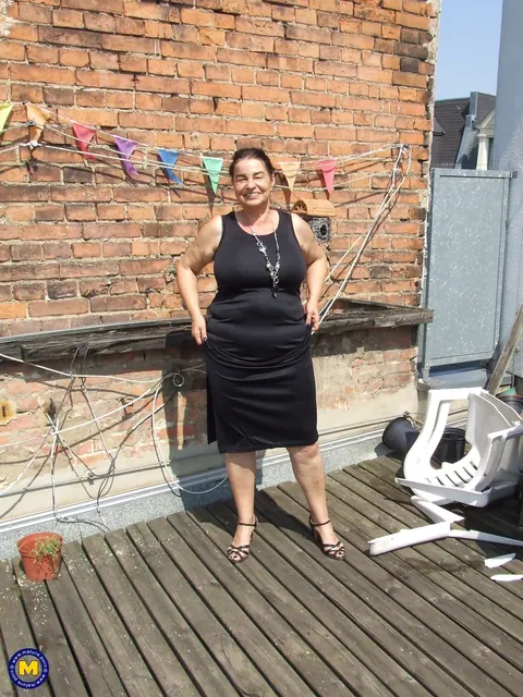 Mature European BBW Spreads Outdoors in Her Panties – photo 1 of 20
