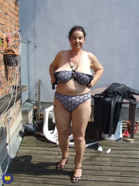 Mature European BBW Spreads Outdoors in Her Panties – photo 3 of 20