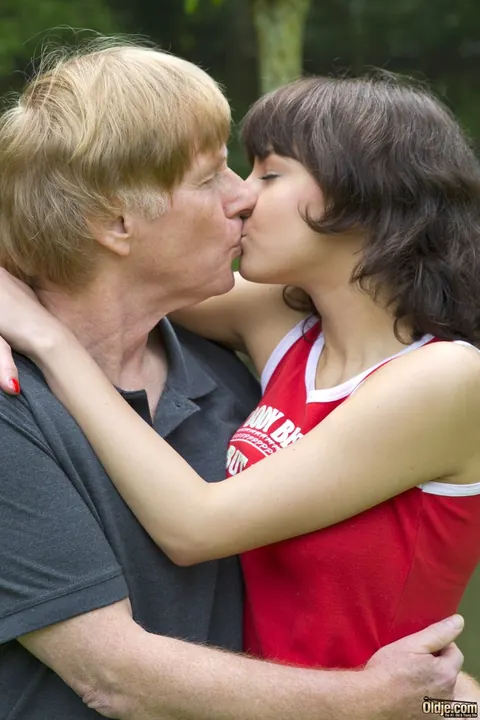 Suzy Rainbow: Hungarian Brunette Gets Her Pussy Licked Before Outdoor Anal Doggy Style – photo 2 of 20