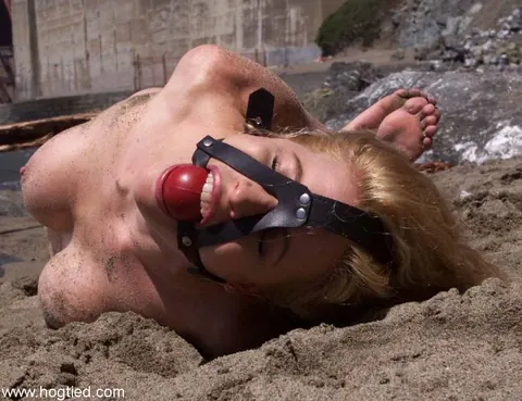 Sadie Belle: Bound Blonde on the Beach Spreads Her Pussy – photo 11 of 17