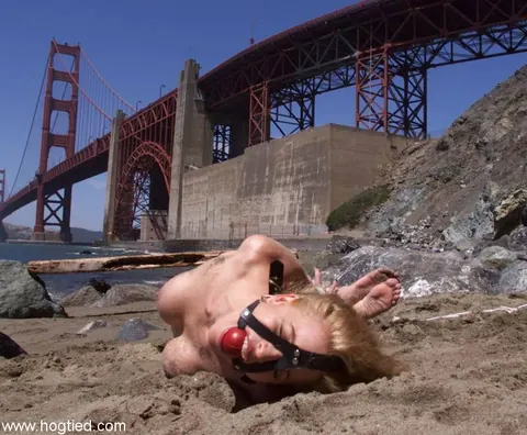 Sadie Belle: Bound Blonde on the Beach Spreads Her Pussy – photo 10 of 17