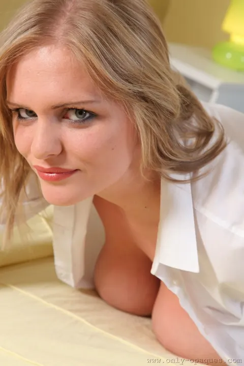 Victoria Summers: European Blonde MILF Strips to Pantyhose and Socks – photo 12 of 21