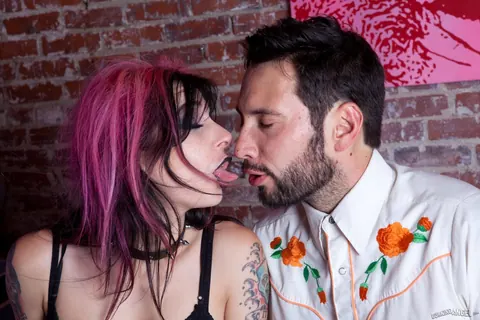 Joanna Angel: Slim Blonde MILF Strips for a Threesome with Blowjob and Kissing – photo 4 of 17