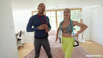 Cherie Deville – Thick Blonde MILF in Yoga Pants Takes BBC at the Gym