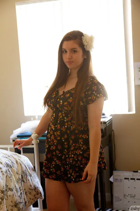 Monica Horne: Brunette BBW with Big Tits Masturbates with a Dildo in the Bathroom – photo 2 of 12