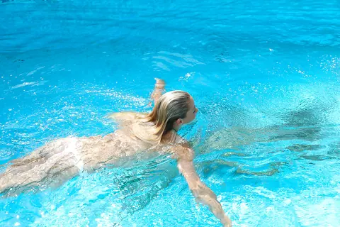 Busty Blonde Masturbates and Spreads Her Shaved Pussy in the Pool – photo 2 of 16
