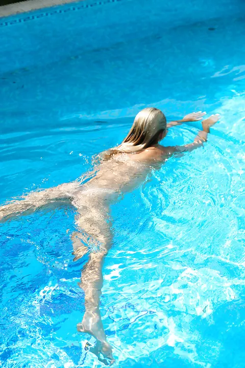 Busty Blonde Masturbates and Spreads Her Shaved Pussy in the Pool – photo 11 of 16