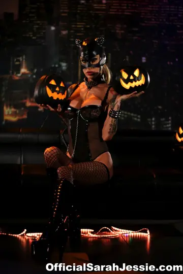 Sarah Jessie – Tattooed Blonde MILF in Latex Stockings and Boots Shows Her Big Tits and Pussy