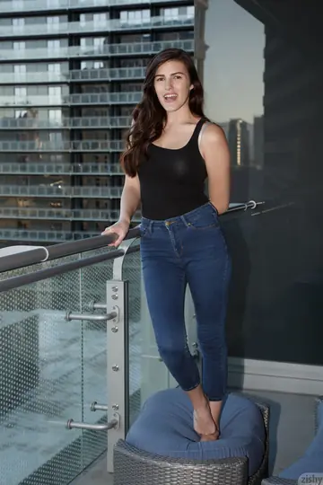 Brunette Amateur Tugs Down Her Jeans to Flash Panties and Ass