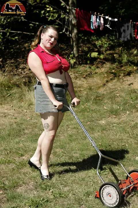 Trans Woman Strips Nude and Poses Outdoors Against the Sky – photo 1 of 16