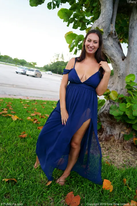 Tiffany Cane: Curvy Brunette MILF Masturbates with a Dildo Outdoors in a Bikini – photo 20 of 21