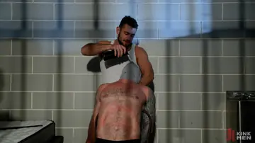 Two Men Kiss and Fuck in a Passionate Session