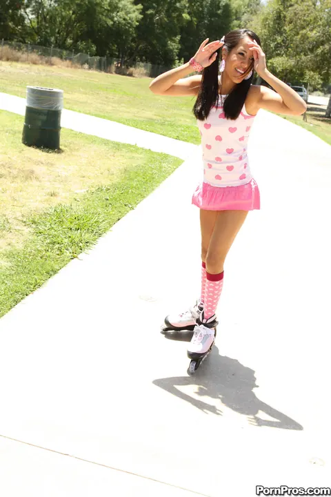 Kim Capri: Latina Brunette Flashes Outdoors on Roller Skates – photo 14 of 17