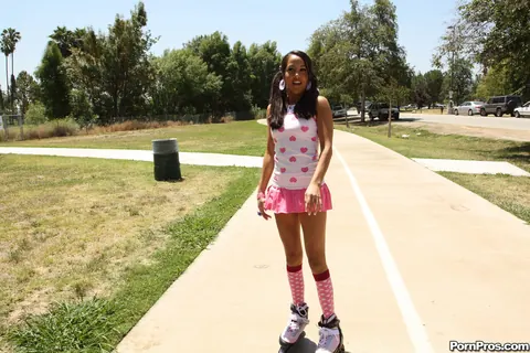 Kim Capri: Latina Brunette Flashes Outdoors on Roller Skates – photo 15 of 17