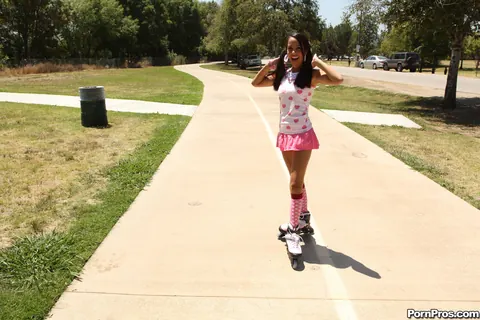 Kim Capri: Latina Brunette Flashes Outdoors on Roller Skates – photo 13 of 17