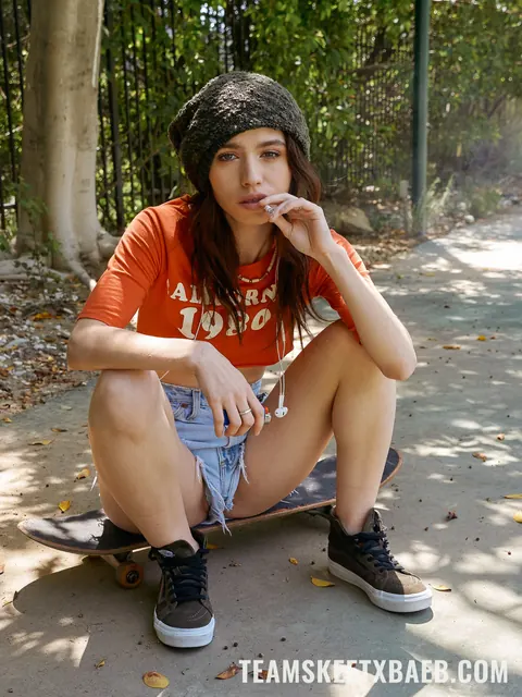 Lucie Cline: Petite Brunette PAWG Sucks and Fucks Outdoors – photo 4 of 21