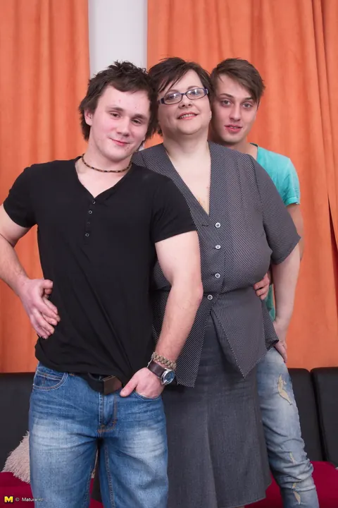Mature BBW with Big Tits in a Skirt and Glasses Enjoys a Threesome – photo 4 of 16