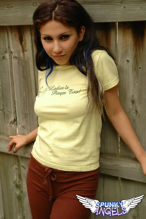 Angel Button: Slim Brazilian Latina Shows Her Pussy in the Backyard – photo 2 of 12