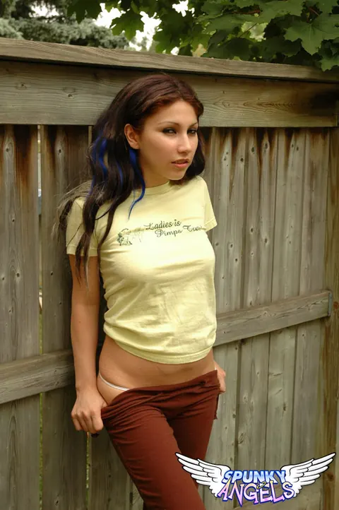 Angel Button: Slim Brazilian Latina Shows Her Pussy in the Backyard – photo 6 of 12