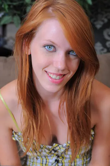 Pepper Kester – Redhead Pulls Panties Aside to Spread Her Pussy and Flaunt Her Big Ass