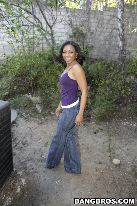 Anita Peida: Thick Ebony Brunette Spreads Outdoors in Jeans and High Heels – photo 6 of 16