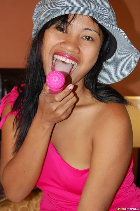 Filipina MILF Sucks Cock and Takes a Dildo – photo 17 of 19