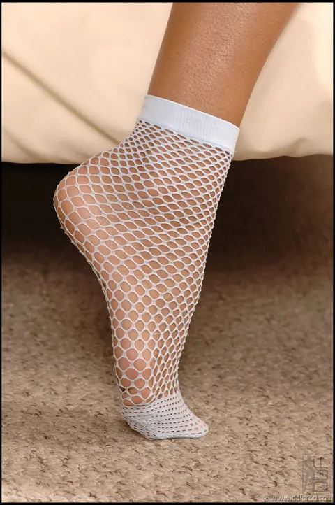 Jordan Green: Blonde in Socks Spreads Her Pussy and Shows Off Her Feet – photo 12 of 21