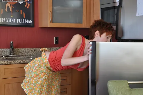 Ryanne: Short-Haired Redhead Strips and Spreads Her Hairy Ass – photo 1 of 16