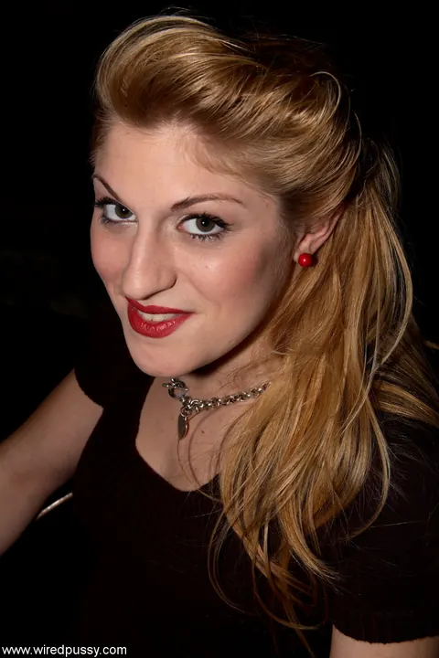 Tawni Ryden: Blonde MILF in a Skirt Gets Fingered and Licked in Bondage – photo 1 of 21