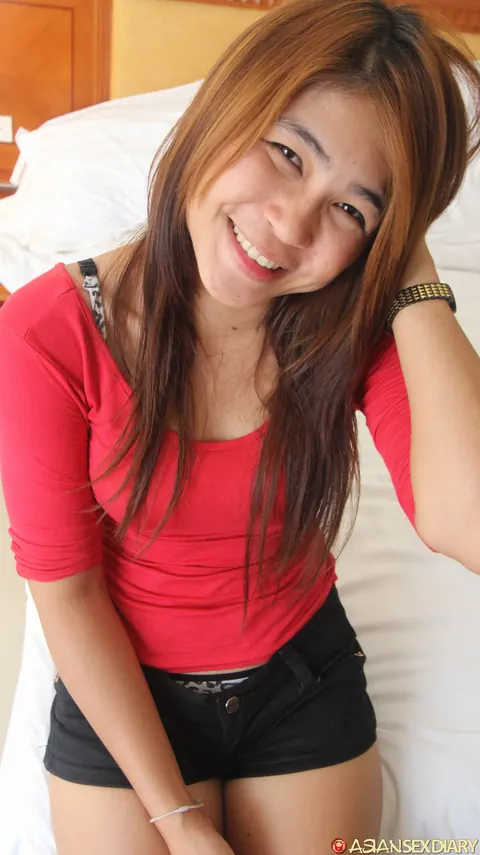Tall Thai Woman Poses Nude Before Hotel Sex – photo 4 of 21